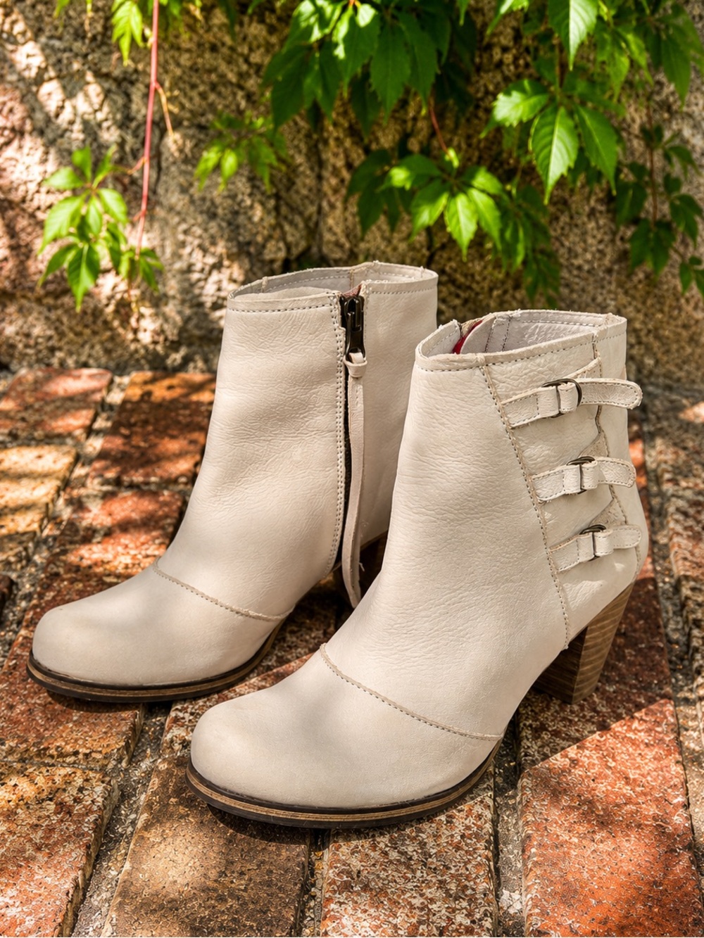 ANTHROPOLOGIE  HOLDING HORSES Avant Garde Bisque Nubuck Leather Ankle Boots, 36